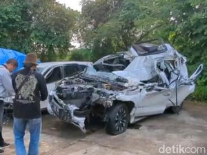 Identitas Korban Tewas Laka Maut Pajero di Tol Batang