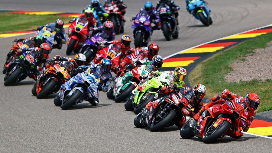 Marc Marquez merayakan kemenangan di MotoGP Jerman dengan selebrasi pacu jalur yang diviralkan oleh anak asal Indonesia, Rayyan Arkhan Dika. Marc Marquez merayakan kemenangan di MotoGP Jerman dengan selebrasi pacu jalur yang diviralkan oleh anak asal Indonesia, Rayyan Arkhan Dika. (Instagram/marcmarquez93)