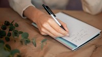 Bingung Kado Buat Teman yang Susah Ditebak Seleranya? Coba Jurnal Kulit Ini