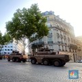Potret Paris Tiba-Tiba 'Dikepung' Militer, Jet Tempur Penuhi Langit