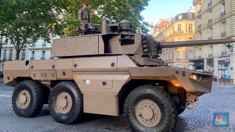 Pemandangan kota Paris, Prancis, tak biasa Senin (14/7/2025). Negara Ini tiba-tiba dipenuhi militer yang berjaga-jaga di beberapa jalan utama kota. (CNBC Indonesia/Sefti Oktarianisa)