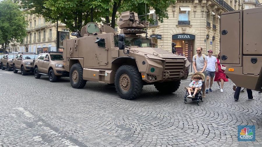 Pemandangan kota Paris, Prancis, tak biasa Senin (14/7/2025). Negara Ini tiba-tiba dipenuhi militer yang berjaga-jaga di beberapa jalan utama kota. (CNBC Indonesia/Sefti Oktarianisa)