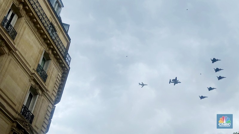 Pemandangan kota Paris, Prancis, tak biasa Senin (14/7/2025). Negara Ini tiba-tiba dipenuhi militer yang berjaga-jaga di beberapa jalan utama kota. (CNBC Indonesia/Sefti Oktarianisa) Pemandangan kota Paris, Prancis, tak biasa Senin (14/7/2025). Negara Ini tiba-tiba dipenuhi militer yang berjaga-jaga di beberapa jalan utama kota. (CNBC Indonesia/Sefti Oktarianisa)