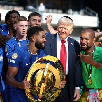 Trump Nonton Final Piala Dunia Antarklub, Serahkan Trofi ke Chelsea