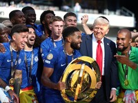 Trump Nonton Final Piala Dunia Antarklub, Serahkan Trofi ke Chelsea
