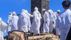 Viral Rombongan Berpakaian Putih di Puncak Lawu, Begini Penjelasan Polisi