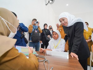 Khofifah Sebut Sekolah Rakyat Putus Mata Rantai Kemiskinan