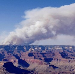 Kebakaran Grand Canyon Mengganas, Bangunan Bersejarah Ludes