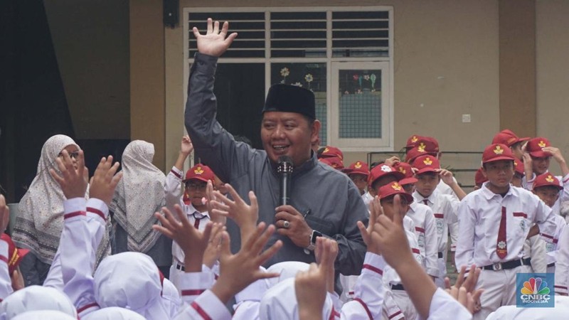 Siswa mengikuti Masa Pengenalan Lingkungan Sekolah (MPLS) 2025 Sekolah Dasar Islam Terpadu SDIT Baitussalam, Bogor, Jawa Barat, Senin, (14/7/2025). (CNBC Indonesia/Muhammad Sabki)
