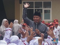 Siswa mengikuti Masa Pengenalan Lingkungan Sekolah (MPLS) 2025 Sekolah Dasar Islam Terpadu SDIT Baitussalam, Bogor, Jawa Barat, Senin, (14/7/2025). (CNBC Indonesia/Muhammad Sabki)