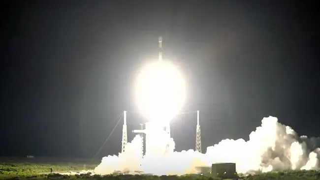 Roket Elon Musk Bawa Objek Misterius Milik Israel ke Luar Angkasa