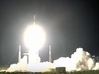 Roket Elon Musk Bawa Objek Misterius Milik Israel ke Luar Angkasa