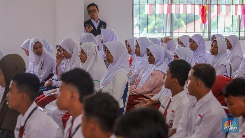 Suasana aktivitas siswa di Sekolah Rakyat Menengah Pertama (SRMP) 6 Jakarta, Sentra Handayani, Bambu Apus, Jakarta, Senin (14/7/2025). (CNBC Indonesia/Faisal Rahman)