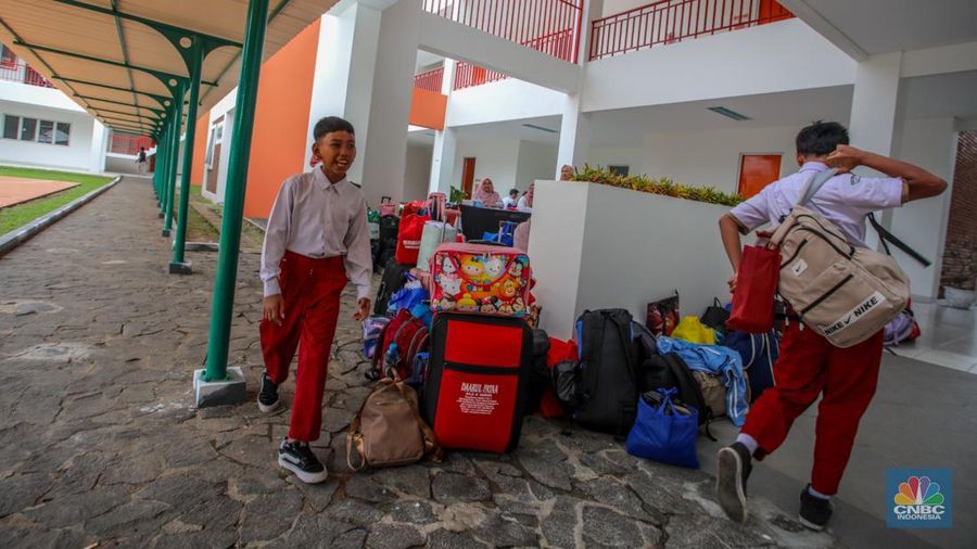 Suasana aktivitas siswa di Sekolah Rakyat Menengah Pertama (SRMP) 6 Jakarta, Sentra Handayani, Bambu Apus, Jakarta, Senin (14/7/2025). (CNBC Indonesia/Faisal Rahman)
