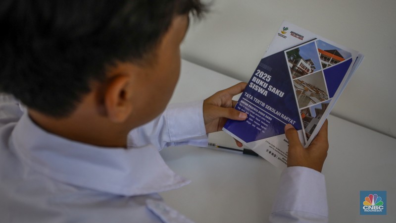 Suasana aktivitas siswa di Sekolah Rakyat Menengah Pertama (SRMP) 6 Jakarta, Sentra Handayani, Bambu Apus, Jakarta, Senin (14/7/2025). (CNBC Indonesia/Faisal Rahman)