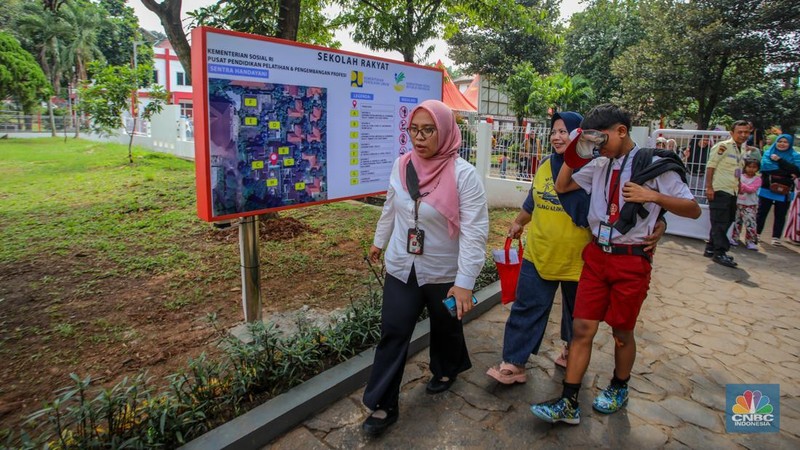 Suasana aktivitas siswa di Sekolah Rakyat Menengah Pertama (SRMP) 6 Jakarta, Sentra Handayani, Bambu Apus, Jakarta, Senin (14/7/2025). (CNBC Indonesia/Faisal Rahman)