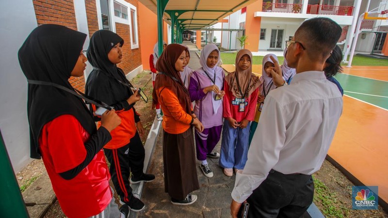 Suasana aktivitas siswa di Sekolah Rakyat Menengah Pertama (SRMP) 6 Jakarta, Sentra Handayani, Bambu Apus, Jakarta, Senin (14/7/2025). (CNBC Indonesia/Faisal Rahman)
