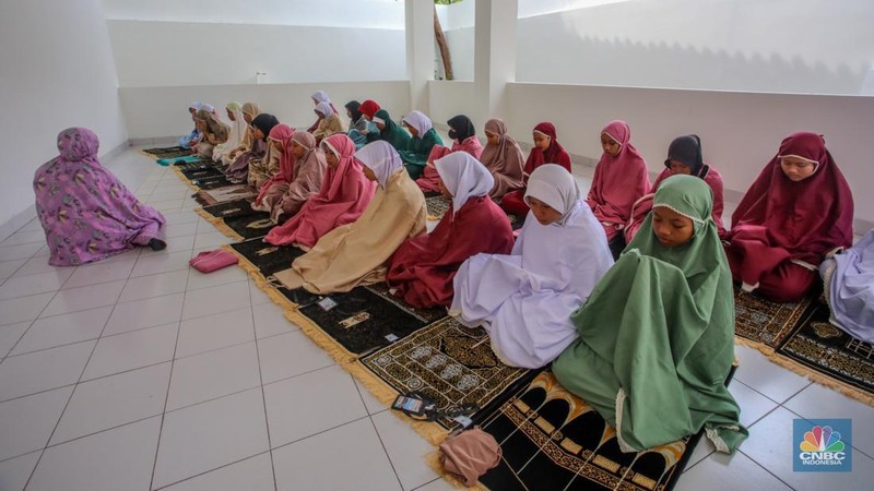 Suasana aktivitas siswa di Sekolah Rakyat Menengah Pertama (SRMP) 6 Jakarta, Sentra Handayani, Bambu Apus, Jakarta, Senin (14/7/2025). (CNBC Indonesia/Faisal Rahman)