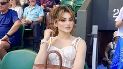Most Pop: Artis India Dicibir Norak, Pakai Tas Hermes Dengan 4 Labubu