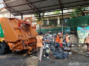 Liburan Sekolah Sisakan Timbunan Sampah di Kota Jogja