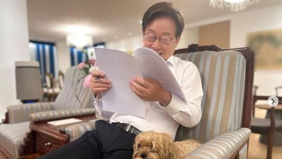 Lee Jae Myung memiliki anjing peliharaan bernama Bobby (Tangkapan layar Instagram/2_jaemyung)