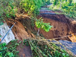 Jalan Penghubung 3 Desa di Pagar Alam Putus Total Akibat Tanah Longsor