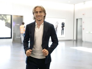 Luka Modric Resmi Gabung AC Milan