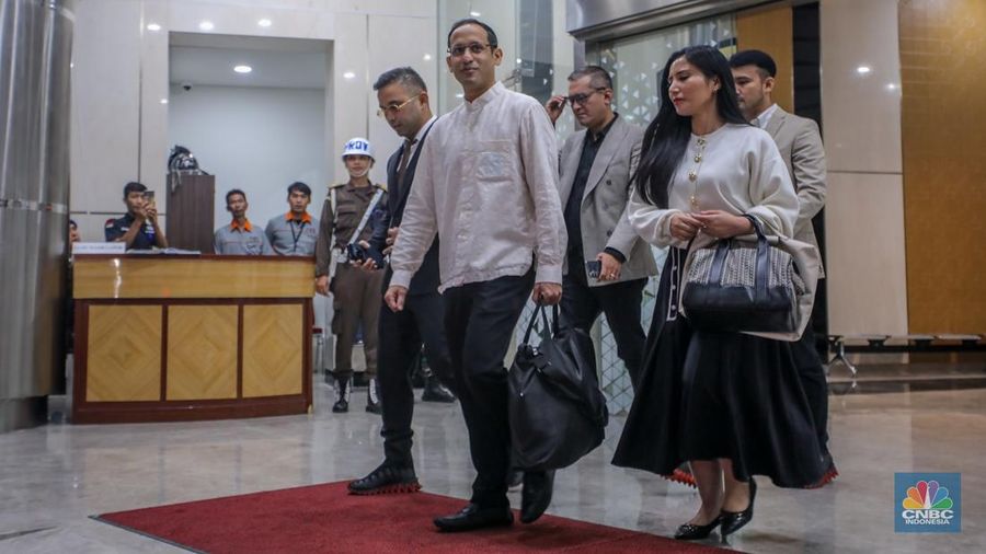 Mantan Menteri Pendidikan, Kebudayaan, Riset, dan Teknologi (Mendikbudristek) Nadiem Makarim usai menjalani pemeriksaan di Gadung Jampidsus, Kejaksaan Agung (Kejagung). Mantan Menteri Pendidikan, Kebudayaan, Riset, dan Teknologi (Mendikbudristek) Nadiem Makarim usai menjalani pemeriksaan di Gadung Jampidsus, Kejaksaan Agung (Kejagung), Jakarta, Selasa (15/7/2025). (CNBC Indonesia/Faisal Rahman)