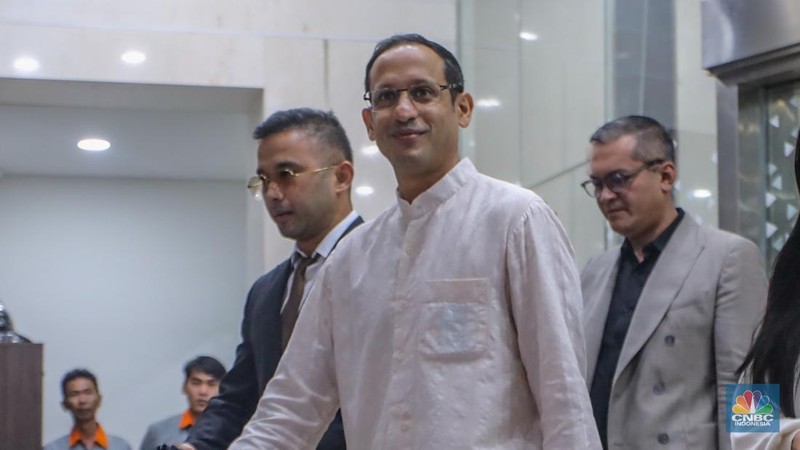 Mantan Menteri Pendidikan, Kebudayaan, Riset, dan Teknologi (Mendikbudristek) Nadiem Makarim usai menjalani pemeriksaan di Gadung Jampidsus, Kejaksaan Agung (Kejagung), Jakarta, Selasa (15/7/2025). (CNBC Indonesia/Faisal Rahman)