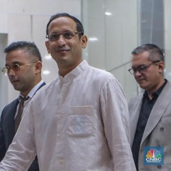 Senyum Tipis Eks Mendikbudristek Nadiem Usai 9 Jam Diperiksa Kejagung
