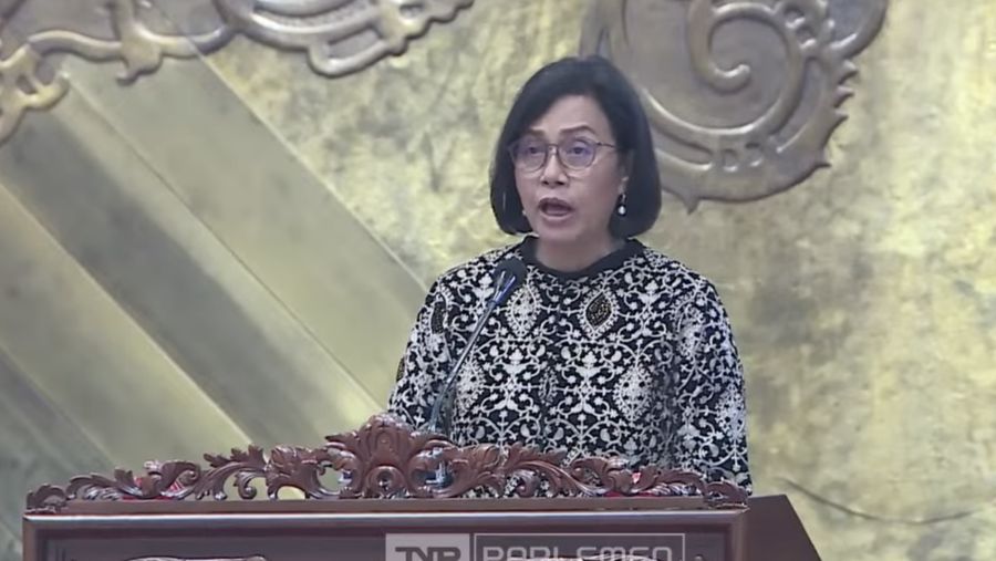 Menteri Keuangan, Sri Mulyani Indrawati menyampaikan laporan dalam Rapat Paripurna DPR RI ke-24 Masa Persidangan IV Tahun Sidang 2024-2025. (Tangkapan Layar Youtube/DPR RI)