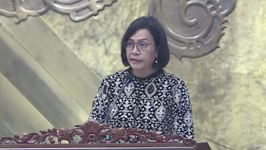 Menteri Keuangan, Sri Mulyani Indrawati menyampaikan laporan dalam Rapat Paripurna DPR RI ke-24 Masa Persidangan IV Tahun Sidang 2024-2025. (Tangkapan Layar Youtube/DPR RI)