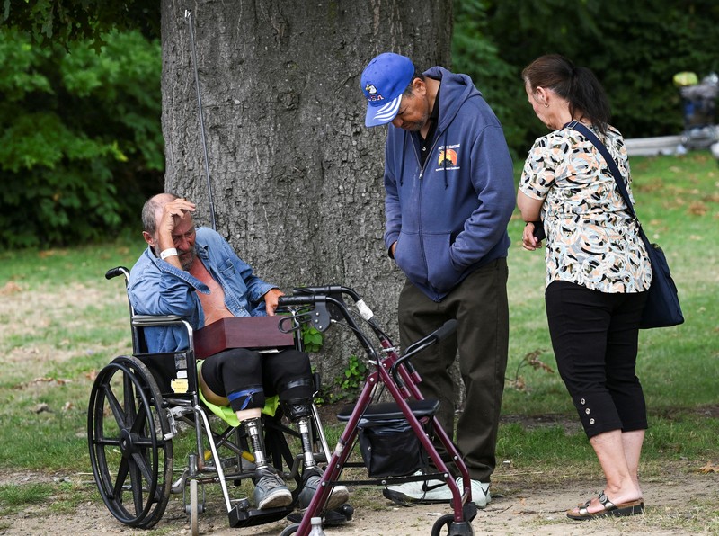 Petugas tanggap darurat berdiri di luar Fasilitas Perawatan Lansia Gabriel House, setelah kebakaran mematikan terjadi, di Fall River, Massachusetts, AS, 14 Juli 2025 dalam tangkapan layar yang diambil dari sebuah video. Petugas tanggap darurat berdiri di luar Fasilitas Perawatan Lansia Gabriel House, setelah kebakaran mematikan terjadi, di Fall River, Massachusetts, AS, 14 Juli 2025 dalam tangkapan layar yang diambil dari sebuah video. (ABC Affiliate WLNE via REUTERS)