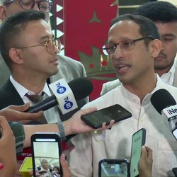 Video: Nadiem Makarim Usai Diperiksa, Minta Izin Kembali ke Keluarga