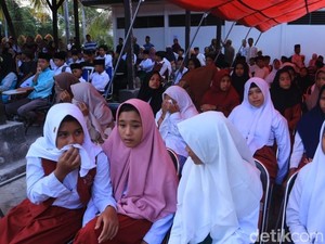 SRMP Lombok Barat Terima 100 Siswa Angkatan Pertama