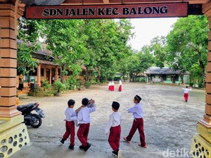 Arsy Senang Meski Jadi Satu-satunya Murid Baru di SDN Jalen Ponorogo