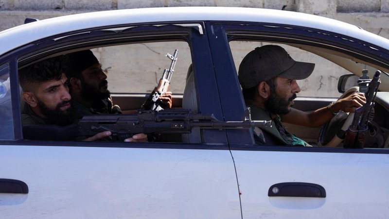 Pihak berwenang Suriah mengerahkan pasukan keamanan ke wilayah Sweida atau Suwayda, saat perang Badui Arab dengan Druze meletus. (REUTERS/KARAM AL-MASRI)