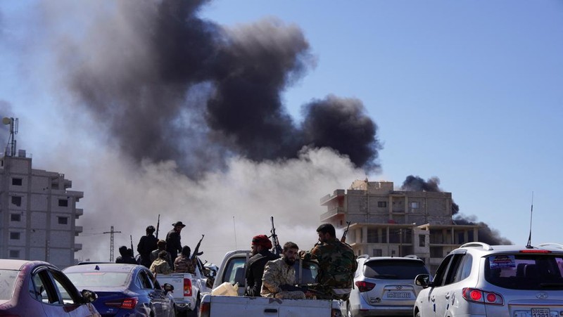Pihak berwenang Suriah mengerahkan pasukan keamanan ke wilayah Sweida atau Suwayda, saat perang Badui Arab dengan Druze meletus. (REUTERS/KARAM AL-MASRI)