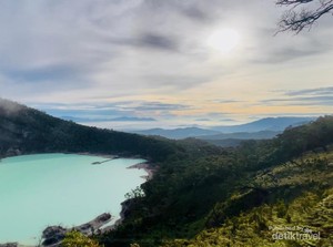 Menjemput Sunrise di Puncak Sunan Ibu, Kawah Putih