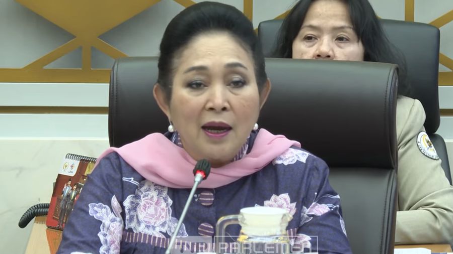 Ketua Komisi IV DPR RI, Siti Hediati Soeharto saat memimpin rapat kerja dengan Menteri Pertanian di Gedung DPR RI, Jakarta, Rabu (16/7/2025). (Tangkapan Layar Youtube/TVR Parlemen)