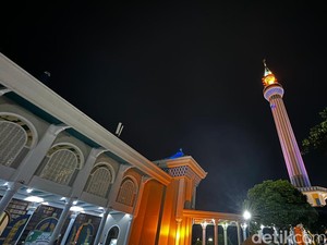 Waktu Salat Magrib Surabaya Hari Ini