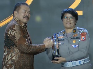 Iptu Ulva Baso, Peraih Hoegeng Awards 2025 di Balik Gagasan Meja Tanpa Laci