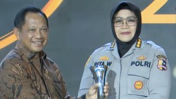 Kiprah Panjang Kombes Rita Peraih Polisi PPA Hoegeng Awards 2025