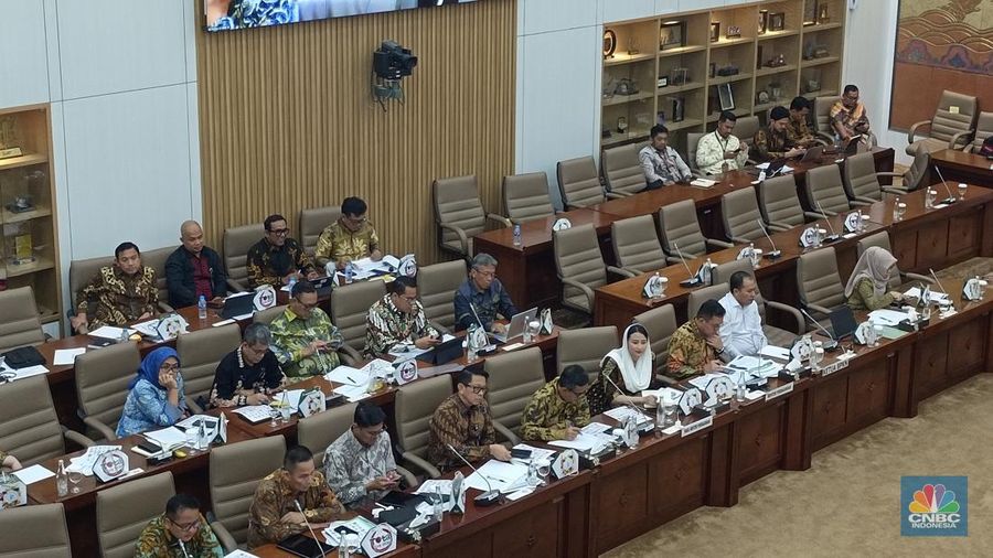 Rapat kerja Komisi VI DPR RI bersama Kementerian Perdagangan di Kompleks Parlemen, Jakarta, Rabu (16/7/2025). (CNBC Indonesia/Martyasari Rizki)
