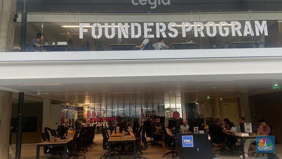 Seseorang berjalan di kampus startup Stasiun F di Prancis, Rabu (16/7/2025). Seseorang berjalan di kampus startup Stasiun F di Prancis, Rabu (16/7/2025). (CNBC Indonesia/Seft Oktarianisa)