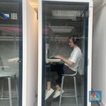 Seseorang berjalan di kampus startup Stasiun F di Prancis, Rabu (16/7/2025). (CNBC Indonesia/Seft Oktarianisa)