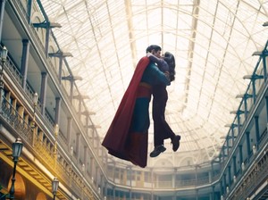 Ribut-ribut David Corenswet dan James Gunn Soal Adegan Ciuman di Superman