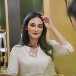 Luna Maya Ungkap Rahasia Awet Muda & Kulit Glowing di Usia 41 Tahun