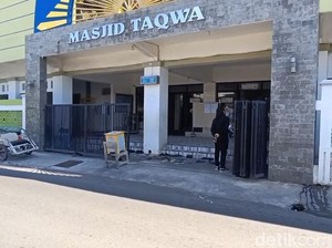 2 Motor Jemaah Masjid di Probolinggo Dicuri, Pelaku 3 Pria 1 Wanita