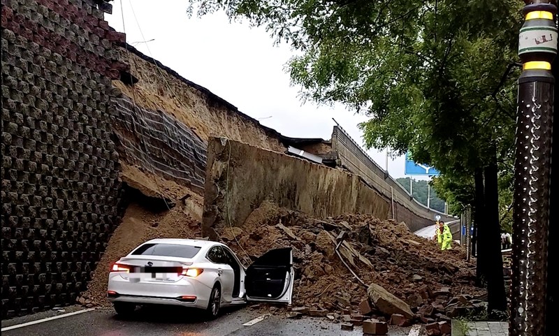 Pemandangan udara banjir yang disebabkan oleh hujan deras di Yesan, Korea Selatan, 17 Juli 2025. Pemandangan udara banjir yang disebabkan oleh hujan deras di Yesan, Korea Selatan, 17 Juli 2025. (Yonhap via REUTERS)